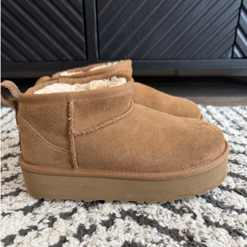 UGG Classic Ultra Mini Platform Kids Chestnut Boots Size 2
